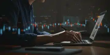 Protección de fuentes en el periodismo español: Ley de datos 2025 Periodista escribiendo en un ordenador portátil, rodeado de datos digitales, representando la protección de fuentes en el periodismo español.